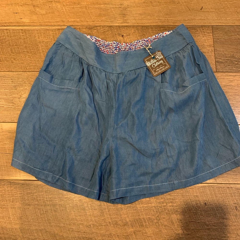 Women’s New with Tags Matilda Jane shorts size L